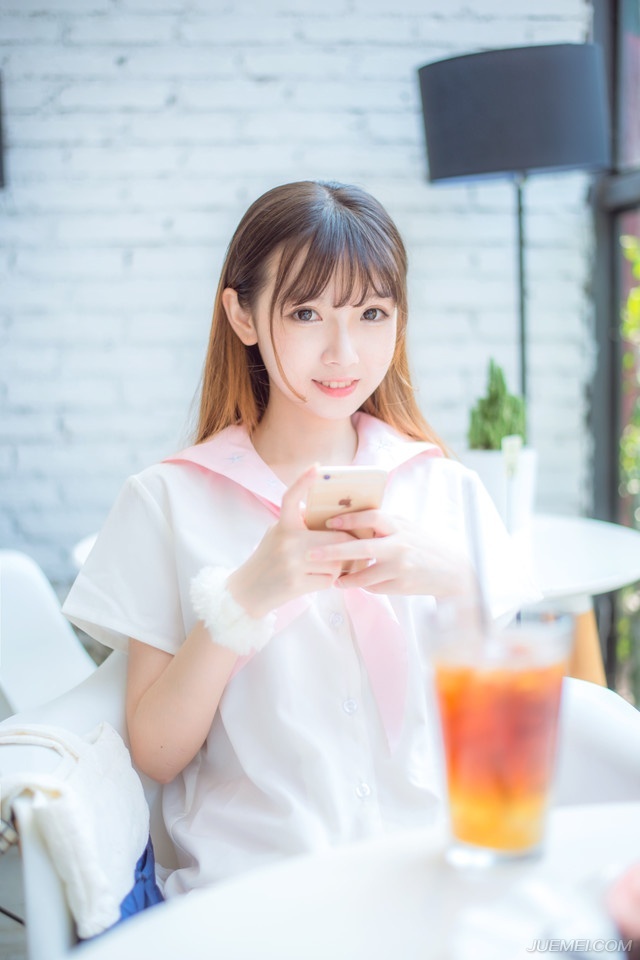 “的确有些冲突，只是……”邓贤苦笑道。